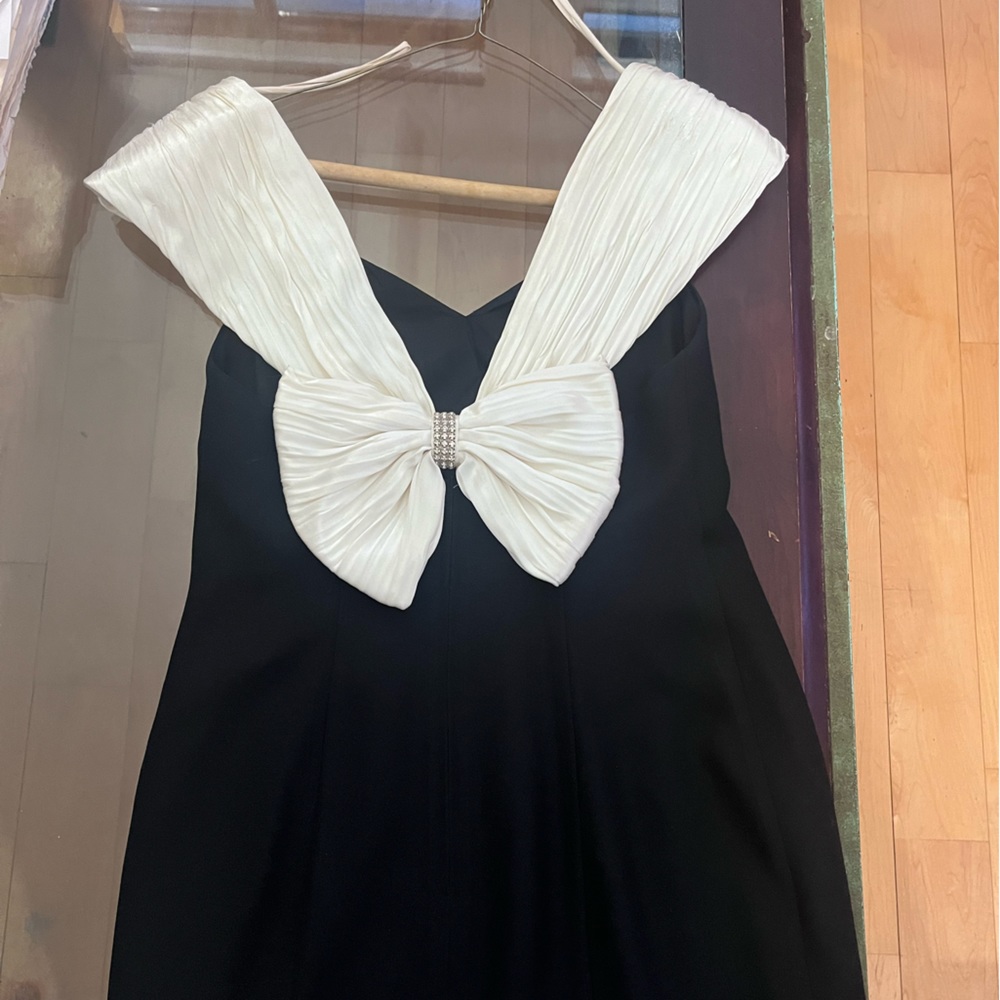 VIntage Party Bow with Diamante details Jessica howard dressby Mitchell Rodbell